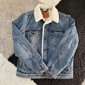 Levi’s Sherpa Trucker Jacket Size S Denim Light Wash Classic